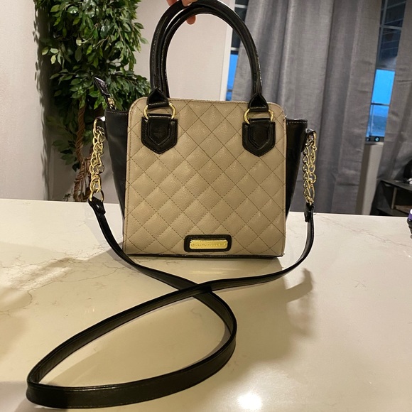 Steve Madden Handbags - Steve Madden ShouldEr Bag